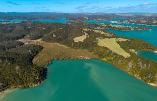  Aucks Road, Russell