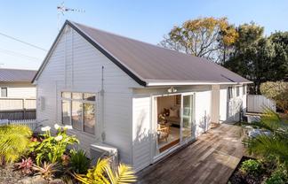 2/4 Waiana Avenue, Mangere Bridge