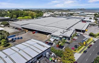 Flexible 16,600 sqm warehouse space