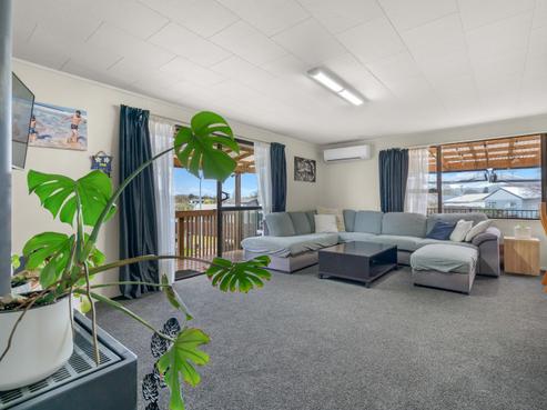 3 Robyn Hyde Place, Leamington