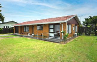 84 Clevedon Road, Papakura
