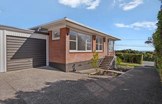 1/229 Glenfield Road, Hillcrest