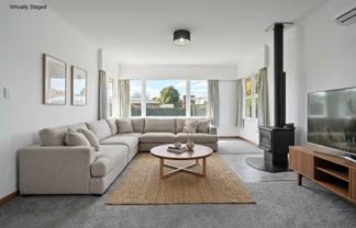 702E Park Road South, Akina
