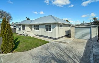 702E Park Road South, Akina