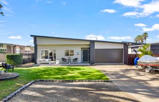 11 Laurie Street, Red Beach