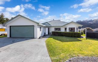 24 Carlow Grove, Birchville