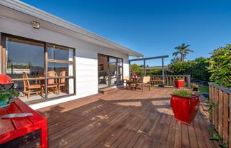 6 The Glebe, Coastlands