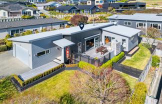 18 Coprosma Crescent, Waipahihi