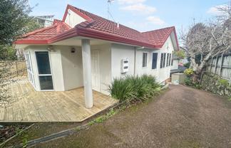 30 Aroha Ave, Sandringham