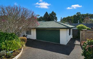 6 Redwood Crescent, Westown