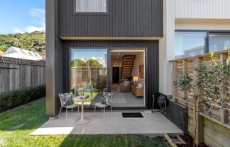 U20/166 Queens Drive, Lyall Bay