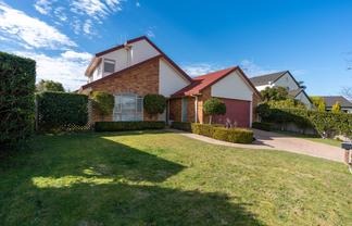 10 Montrose Crescent, Huntington
