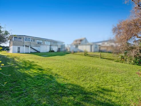 2/941 Whangaparaoa Road, Manly