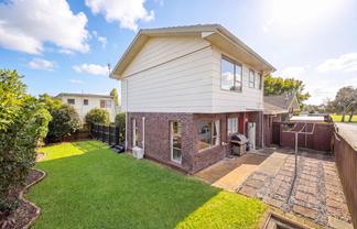 2/23 Butley Drive, Farm Cove