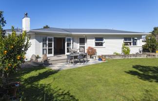 2 Lytton Road, Riverdale