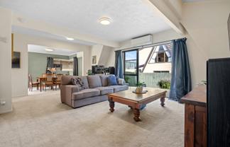 12 Eureka Place, Parahaki