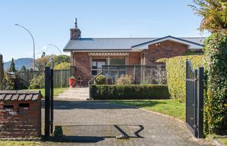 2 Batten Street, Glenholme