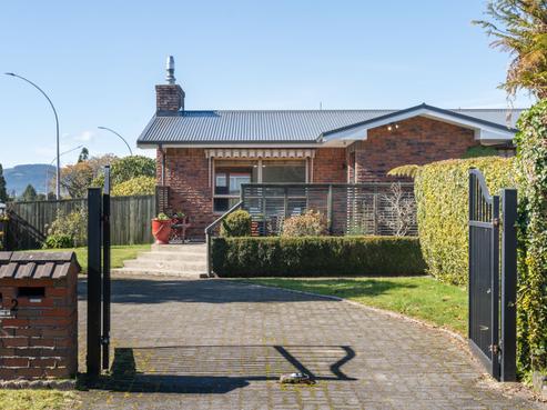 2 Batten Street, Glenholme