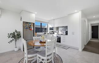 10 Inaka Place, Poike