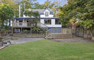955 River Road, Queenwood