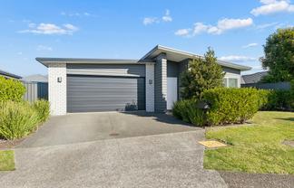 18 Raynor Crescent, Pyes Pa