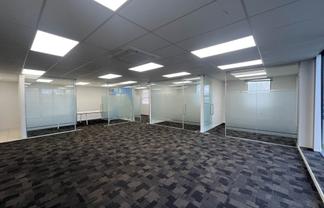 PENROSE OFFICE WITH MODERN FITOUT
