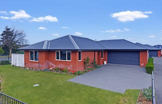 1A Clifford Place, Amberley