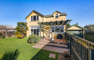 17 Mowat Street, Springlands