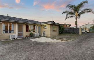 1/41 & 2/14 Challen Close, Conifer Grove