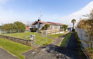 9 Deanwell Avenue, Deanwell
