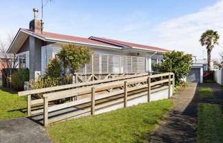 9 Deanwell Avenue, Deanwell