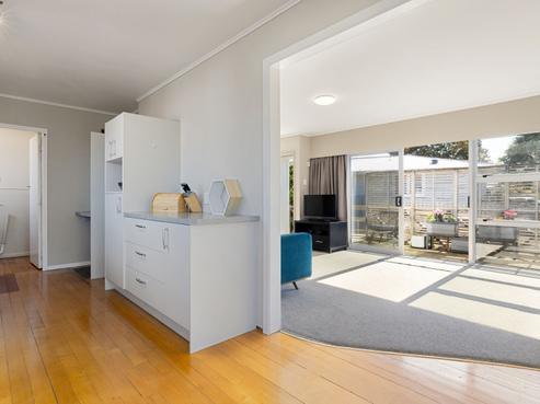 9 Deanwell Avenue, Deanwell