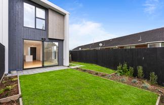 10/82 East Coast Road, Milford