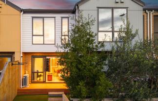 5/1A Royal View Road, Te Atatu South