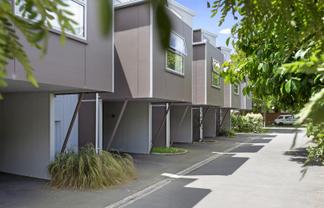 2/3 Grove Road, Addington