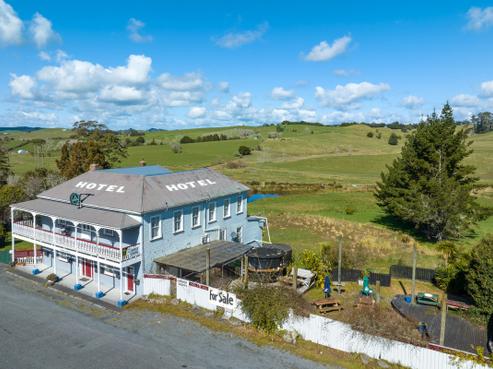 3827 State Highway 1, Towai