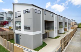 2/49 Northboro Road, Belmont