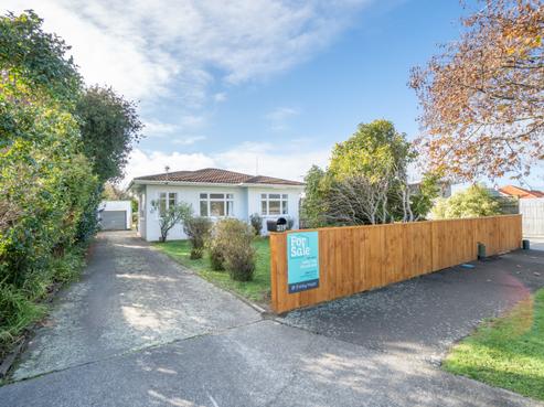 319 Botanical Road, West End