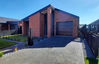 33 Trewern Avenue, Chartwell