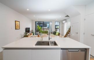2/210 Karori Road, Karori