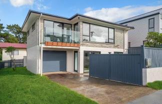 1 Glen Vista Place, Bayview