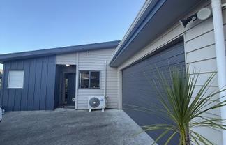 12a Riverstone Drive, Riverstone Terraces
