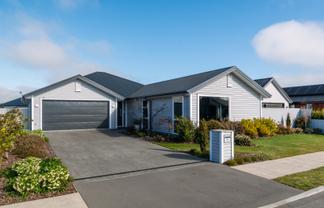 120 Southfield Drive, Lincoln