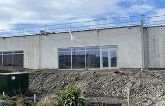 High Profile Showroom/Warehouse