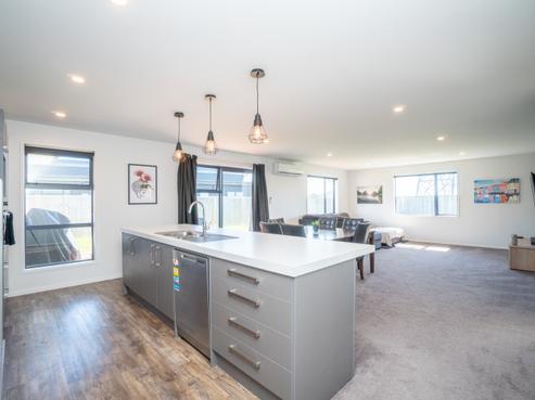 8 Cyprus Place, Fitzherbert