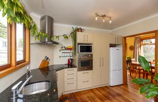 5 Tennis Court Road, Raumati South