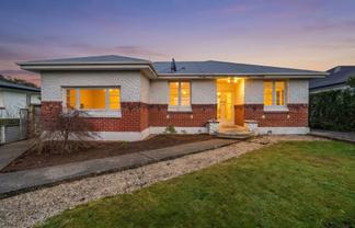 12 Anne Street, GLADSTONE