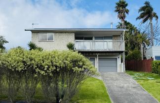 57 Pacific Parade, Army Bay