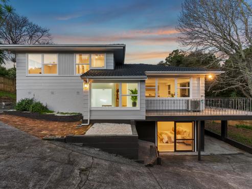 51 Cyclarama Crescent, Massey