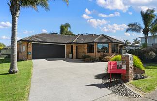35 Stoneleigh Drive, Chartwell